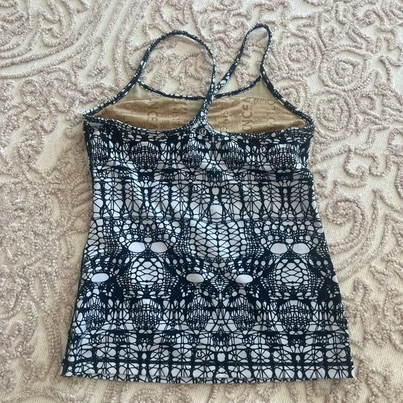 Old School Lululemon Size 8 Power Y Tank - Picture 3 of 4